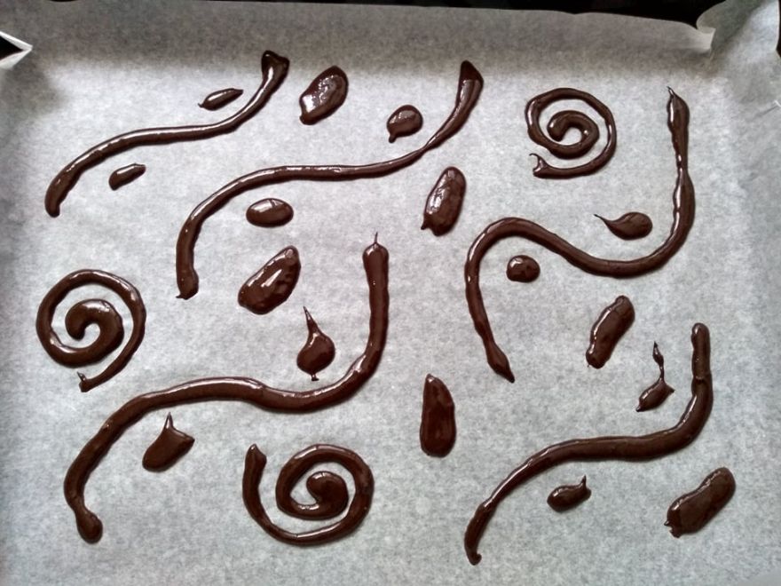 Gluten-free cottage cheese roll with currants