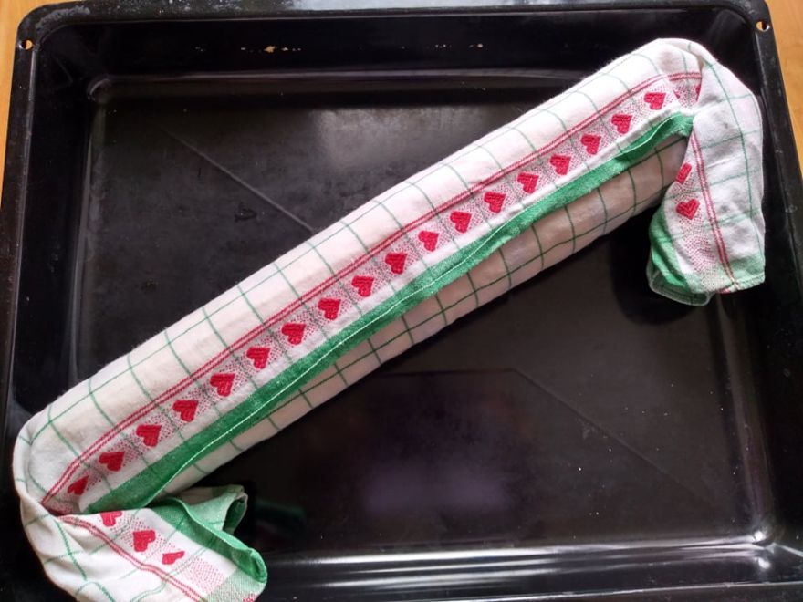 Gluten-free cottage cheese roll with currants