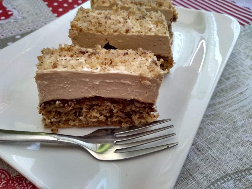 Gluten-free caramel-walnut cake