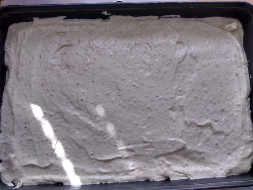 Gluten-free caramel-walnut cake