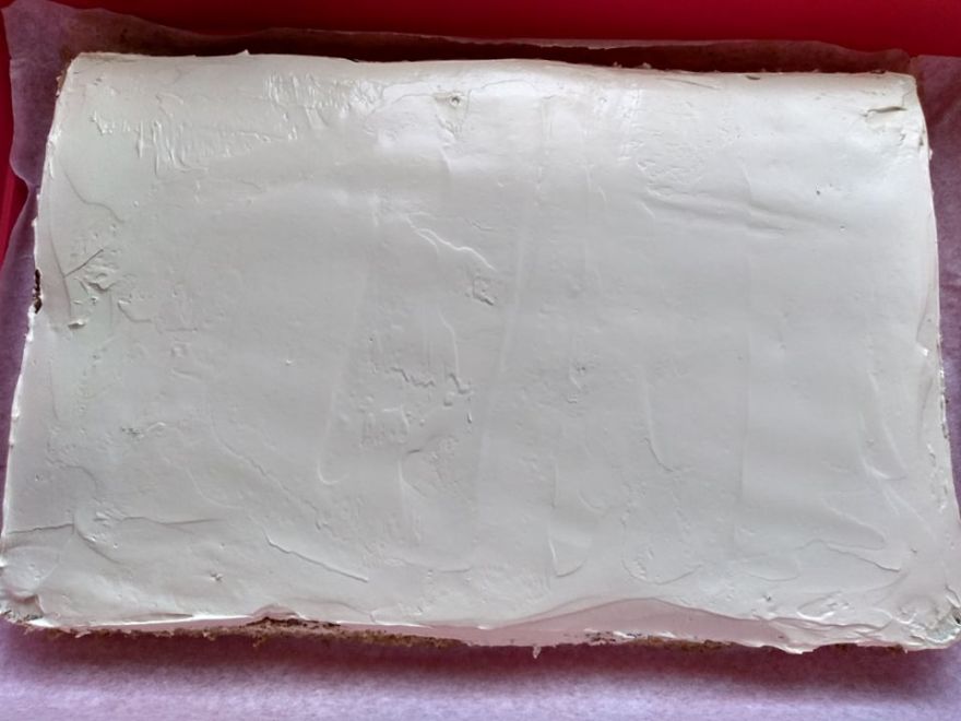 Gluten-free caramel-walnut cake