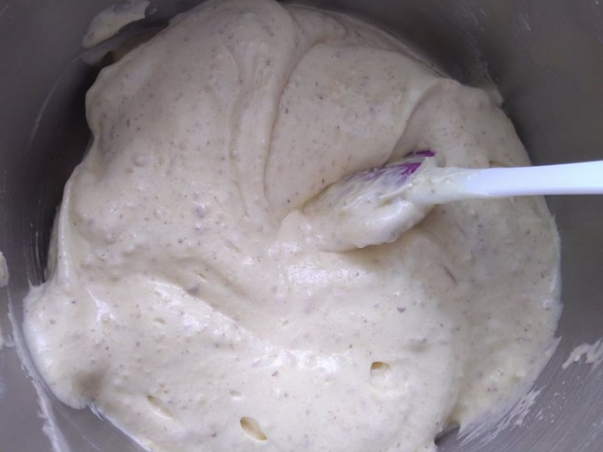 Gluten-free caramel-walnut cake