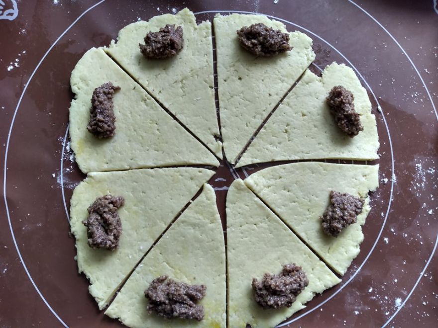 Gluten-free walnut rolls without leavening