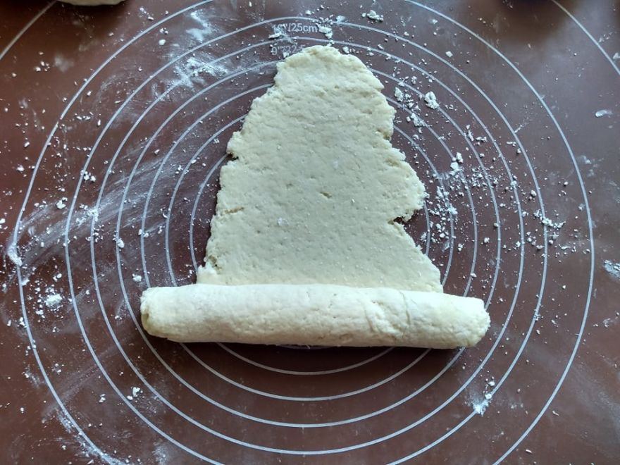 Gluten-free honey rolls with poppy seeds and sesame