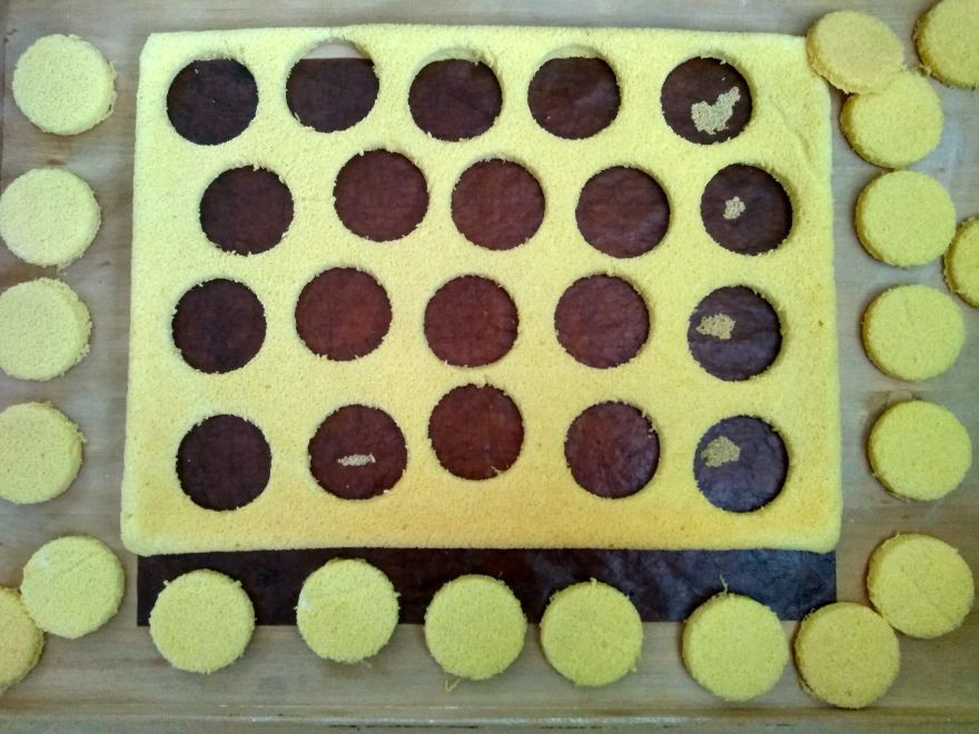 Gluten-free punch cakes