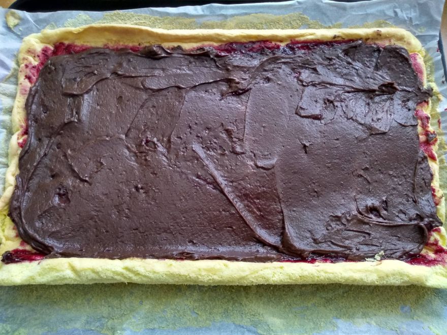 Glutenfreie Schokoladenrolle