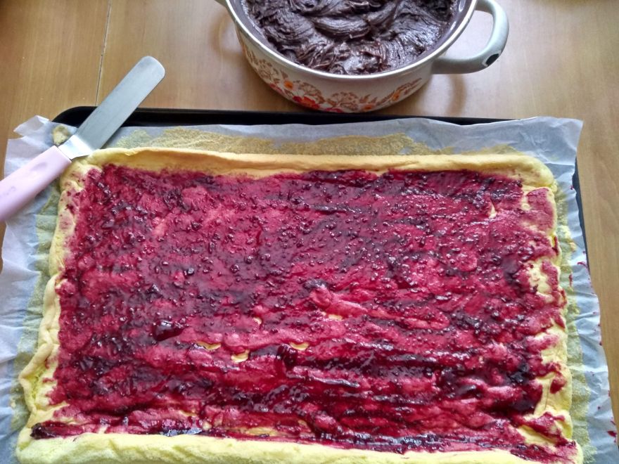 Glutenfreie Schokoladenrolle