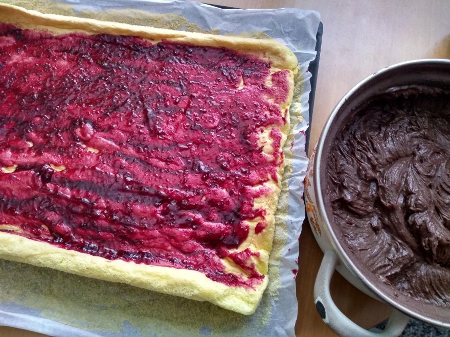 Glutenfreie Schokoladenrolle