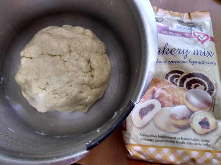 Bezlepkové helenské rožky