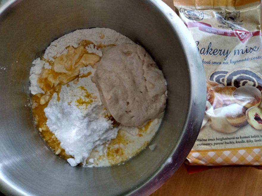 Bezlepkové helenské rožky