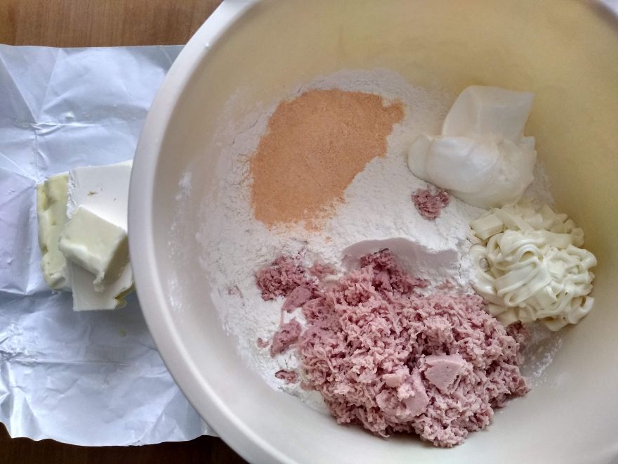 Bezlepkové syrovo-salámové pagáče