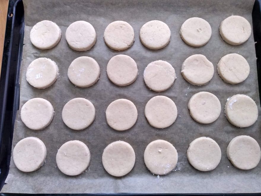 Bezlepkové syrovo-salámové pagáče