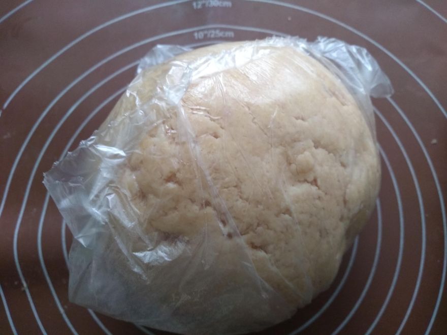 Bezlepkové syrovo-salámové pagáče