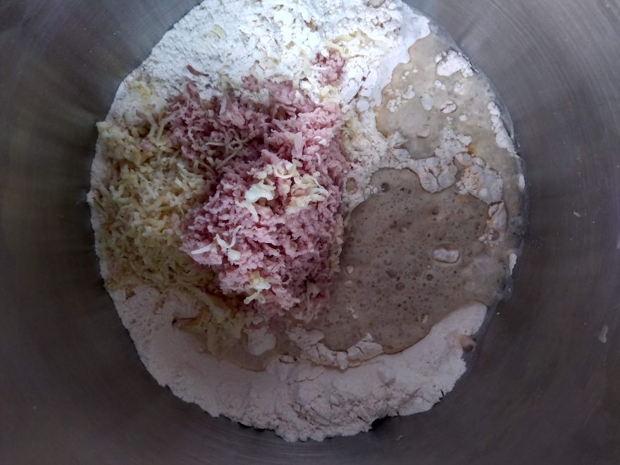 Bezlepkové bagetky s údeným syrom a salámou