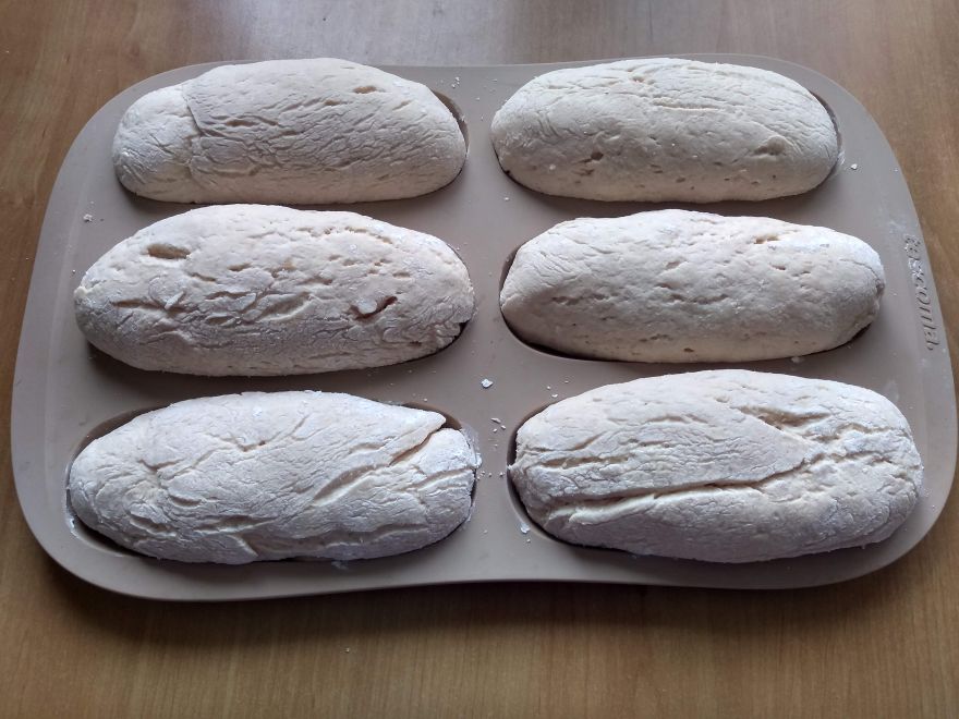 Bezlepkové bagetky s údeným syrom a salámou