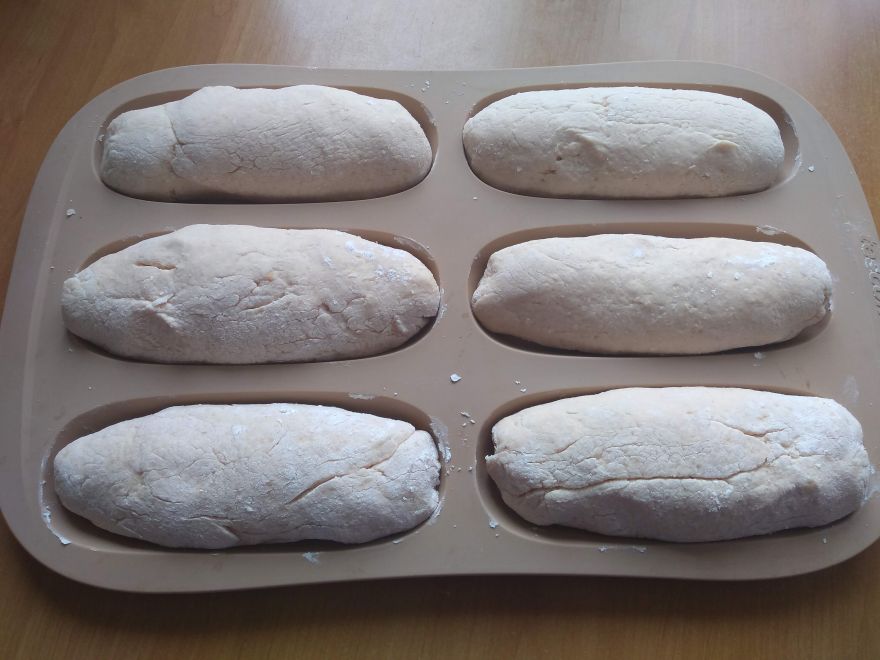 Bezlepkové bagetky s údeným syrom a salámou