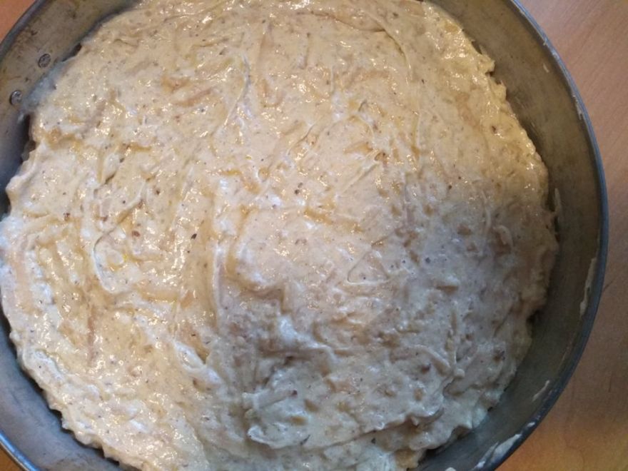 Bezlepkový jablečně-ořechový koláč