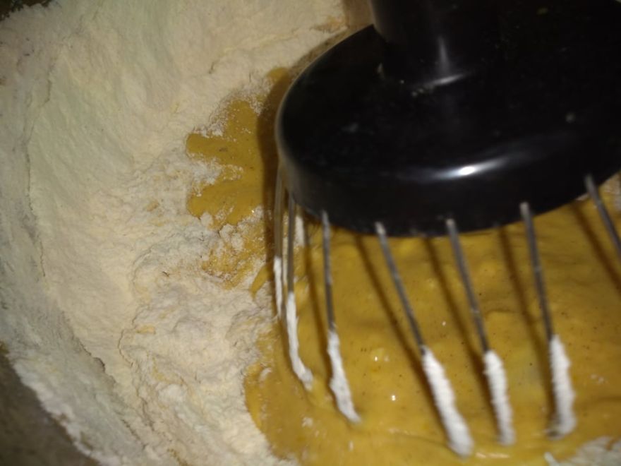 Bezlepkový jablečně-ořechový koláč