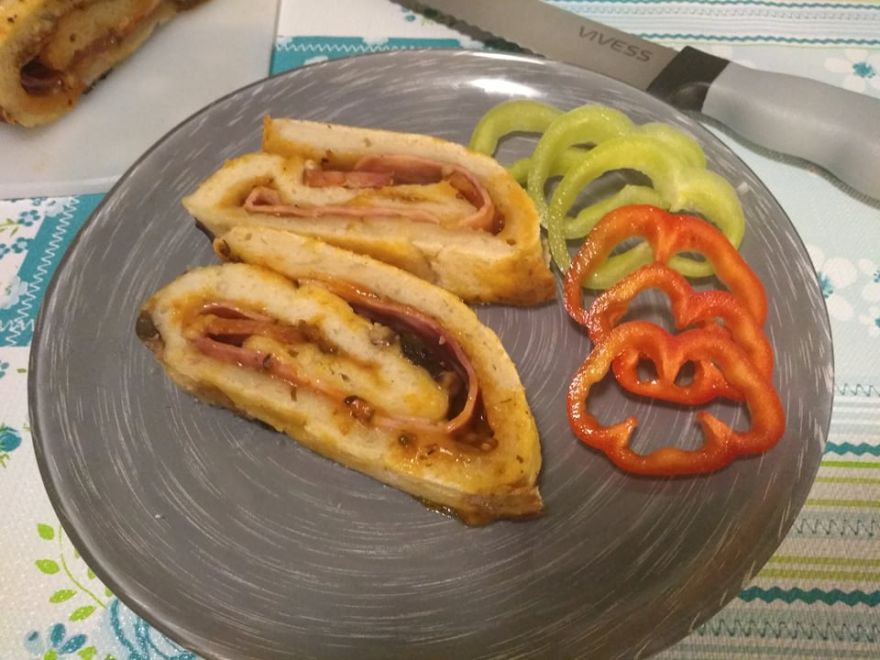 Bezlepkový pizzový závin