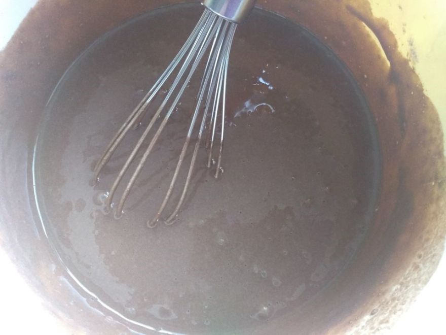 Bezlepkové čokoládové palačinky s arašídovým máslem a banány