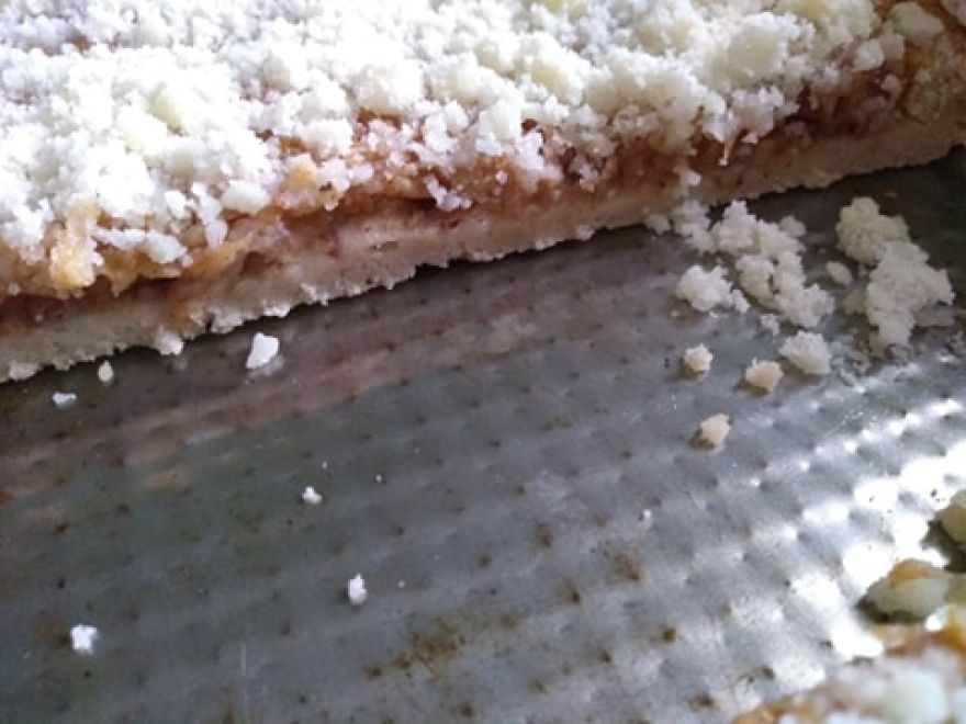 Bezlepkový jablečný koláč s drobenkou