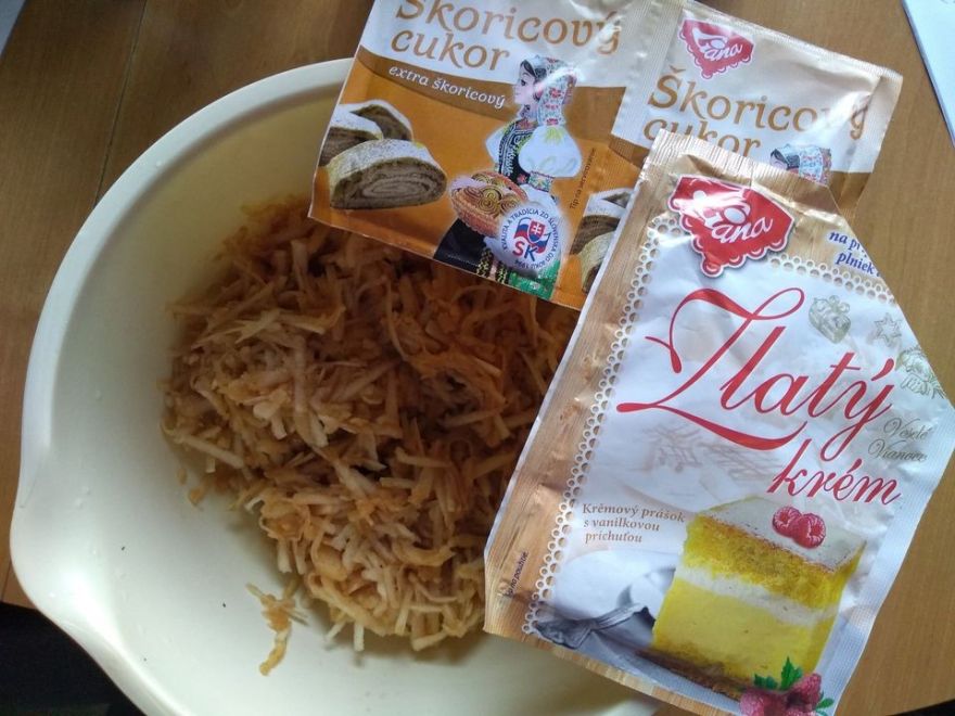 Bezlepkový jablečný koláč s drobenkou