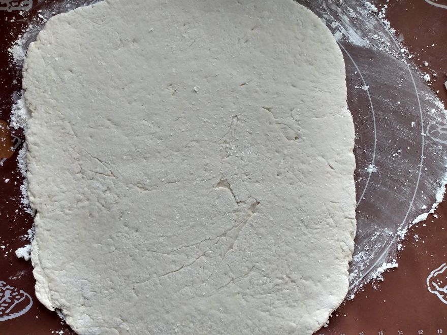 Gluten-free crackers with wine