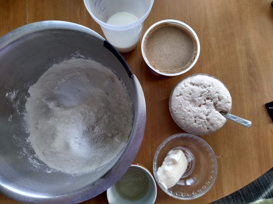 Gluten-free crackers with wine