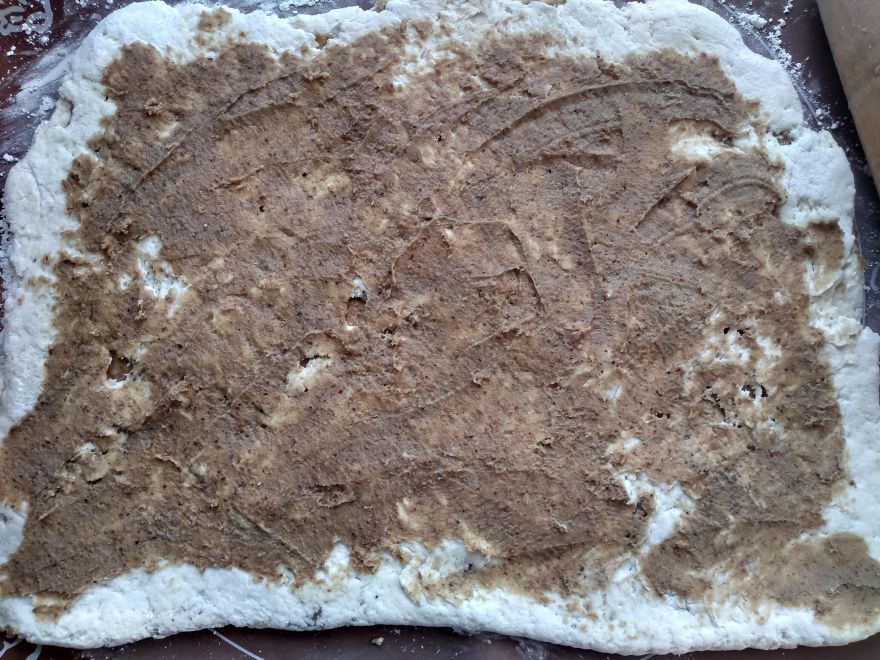 Gluten-free crackers with wine