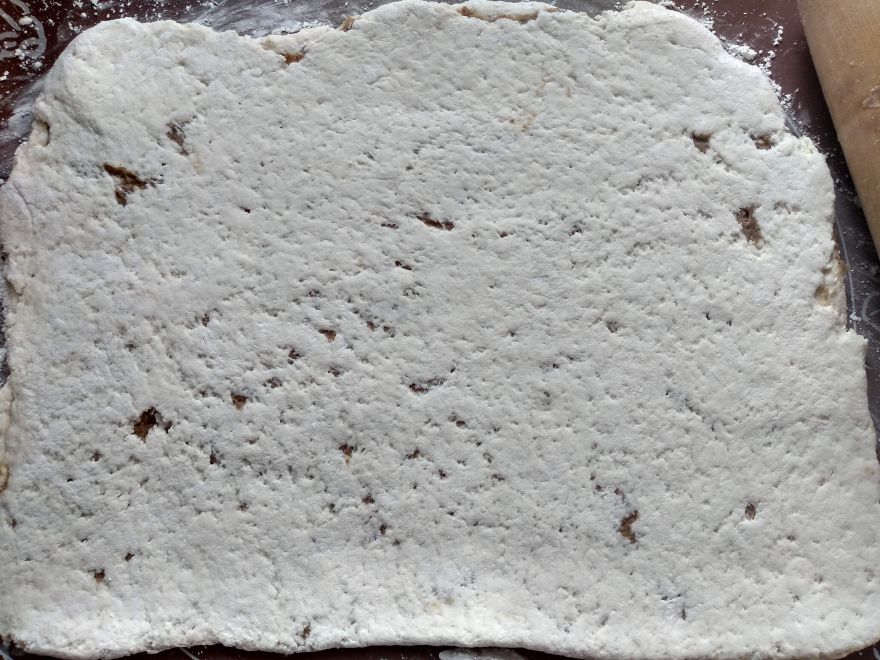 Gluten-free crackers with wine