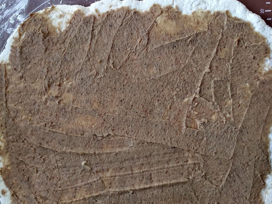 Gluten-free crackers with wine