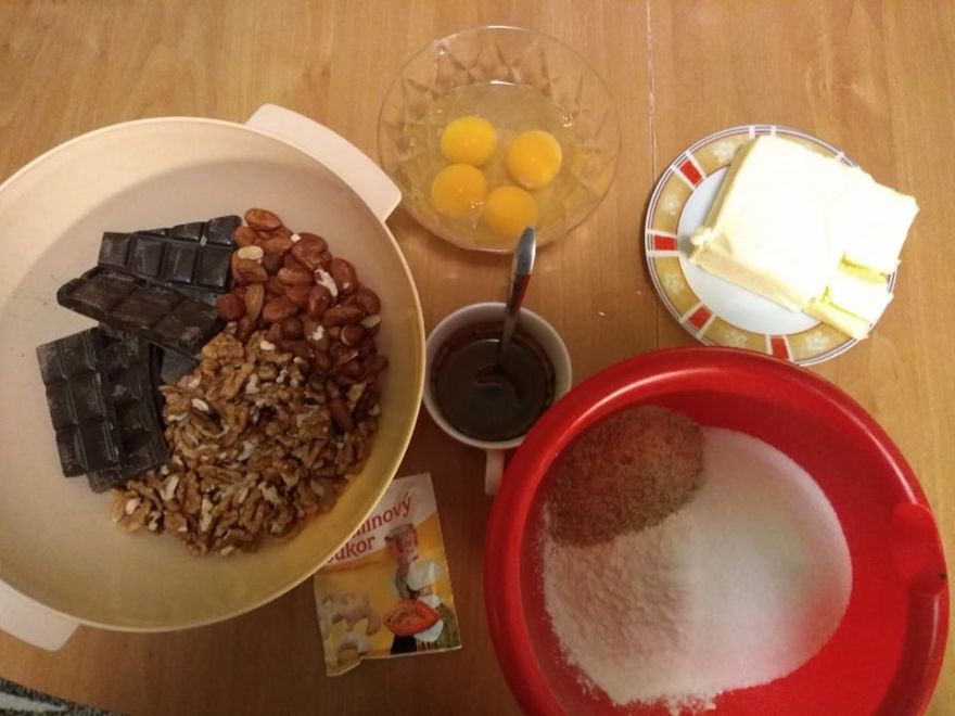 Bezlepkový brownies s arašídovým máslem