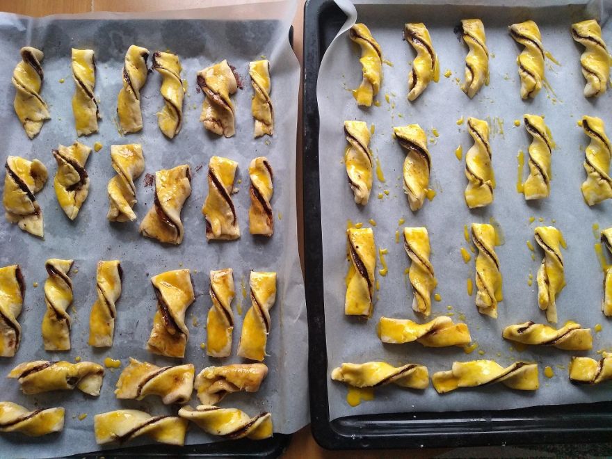 Gluten-free cocoa twisters