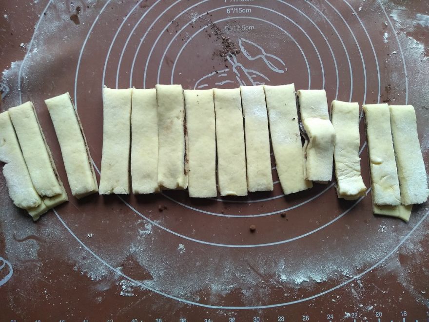 Gluten-free cocoa twisters