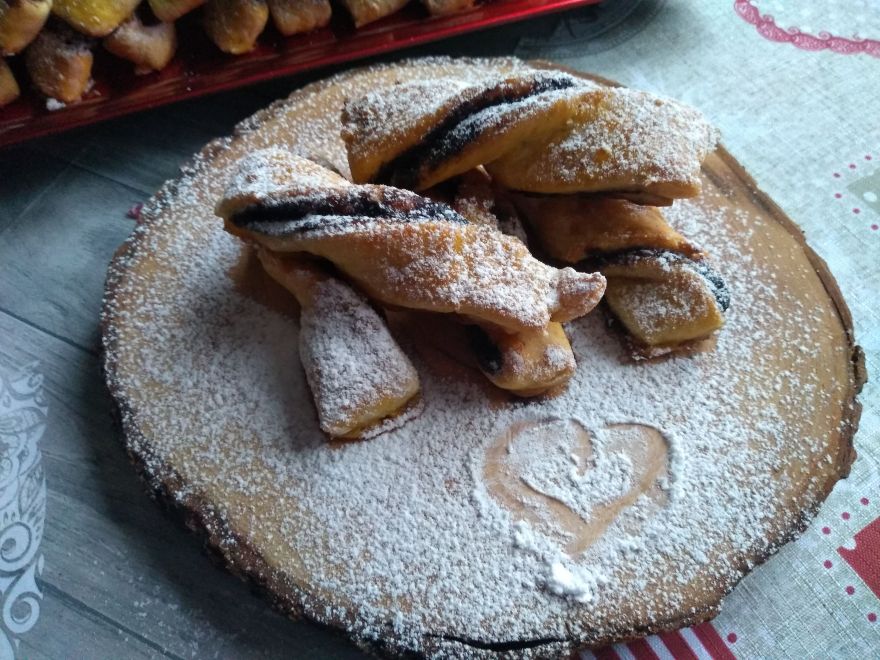 Gluten-free cocoa twisters