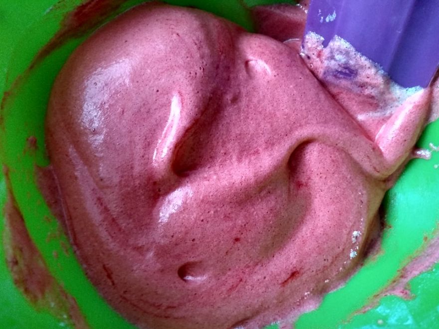 Gluténmentes eper tekercs szívvel