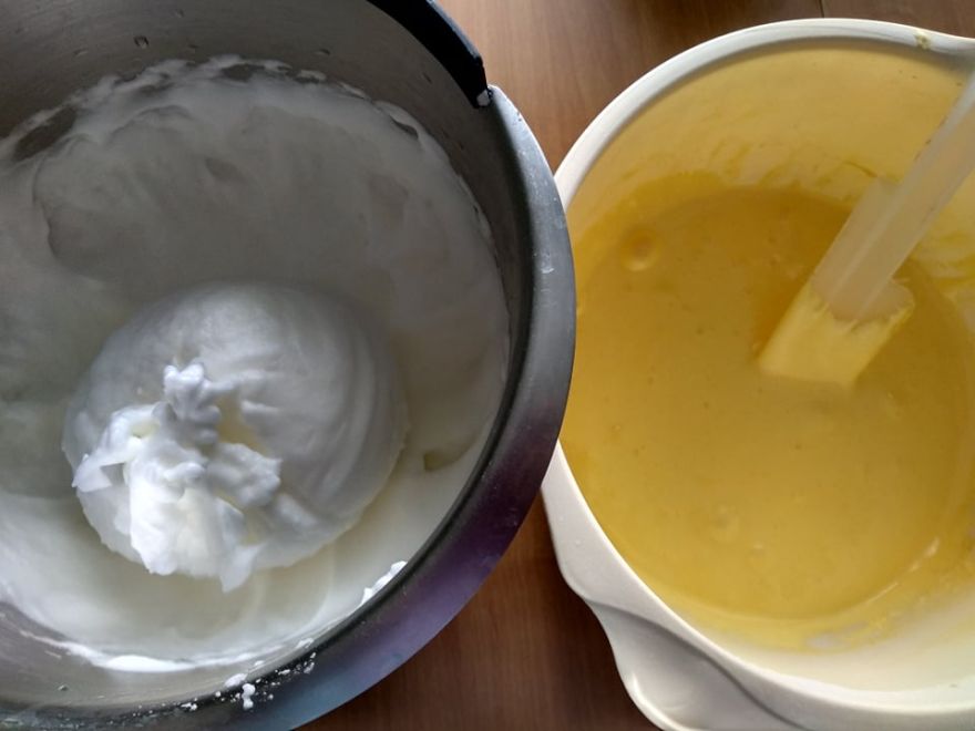 Gluténmentes eper tekercs szívvel