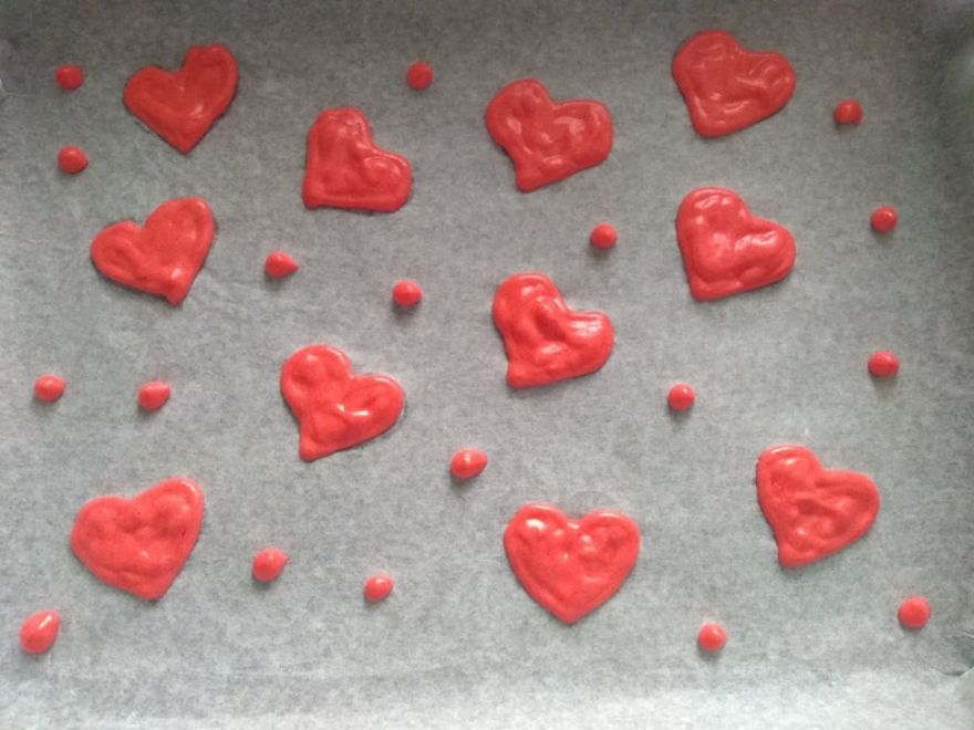 Gluténmentes eper tekercs szívvel