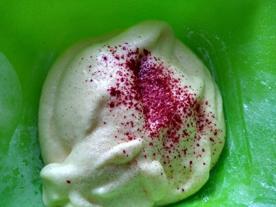 Gluténmentes eper tekercs szívvel