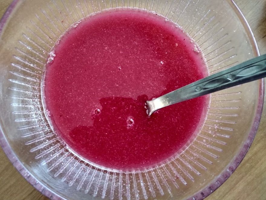 Gluténmentes eper tekercs szívvel