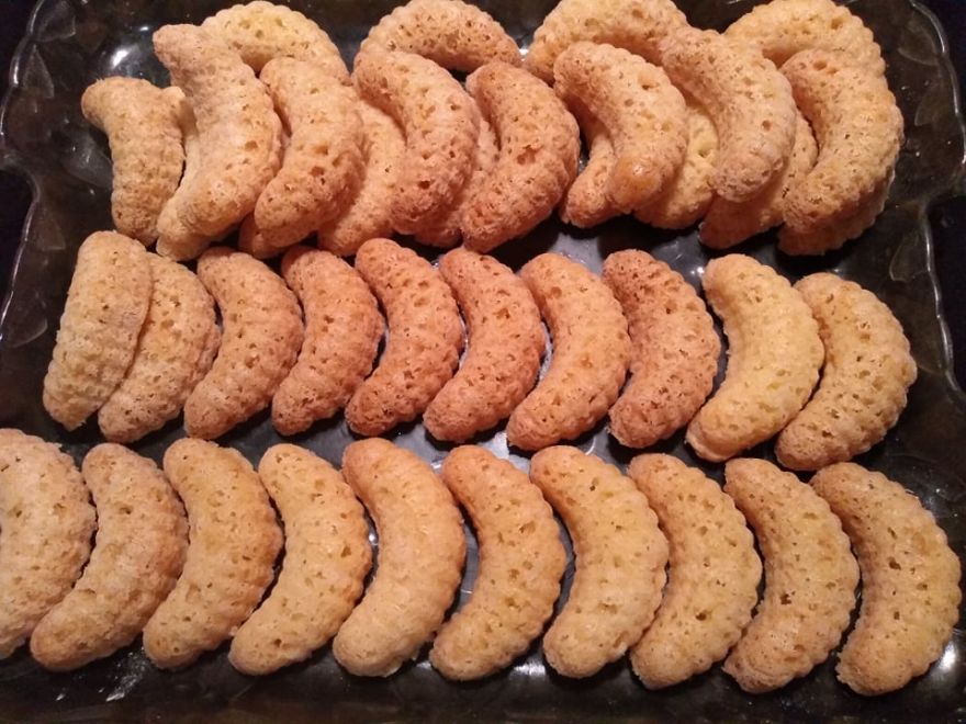 Gluten-free coconut puffed rolls without gluten and milk