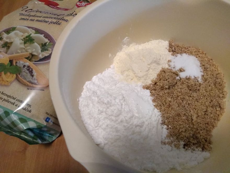 Bezlepkové fúkané orechové pečivo bez lepku a mlieka