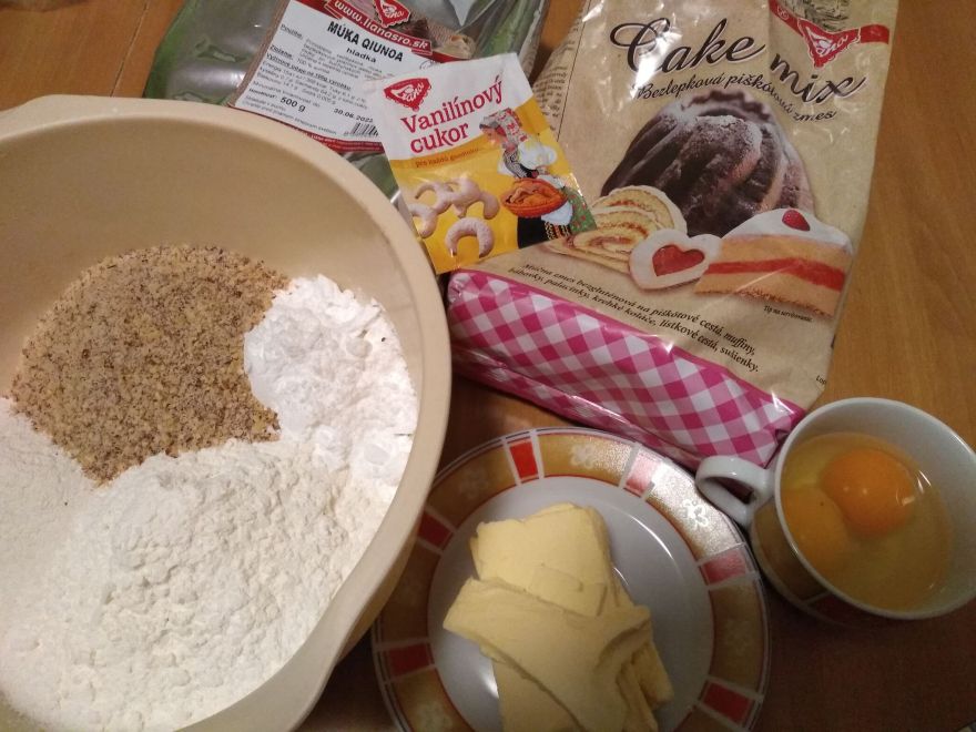 Bezlepkové a bezmléčné vanilkové rohlíky