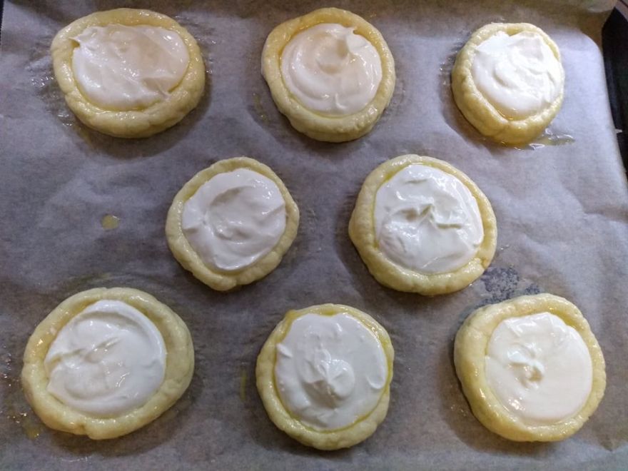 Bezlepkové tvarohové koláče s černicami