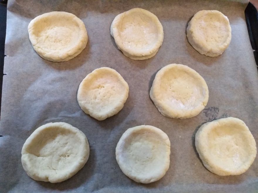 Bezlepkové tvarohové koláče s černicami