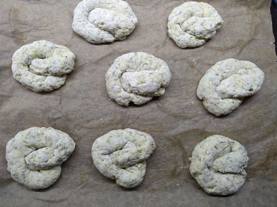 Bezglutenowe węzły szpinakowe