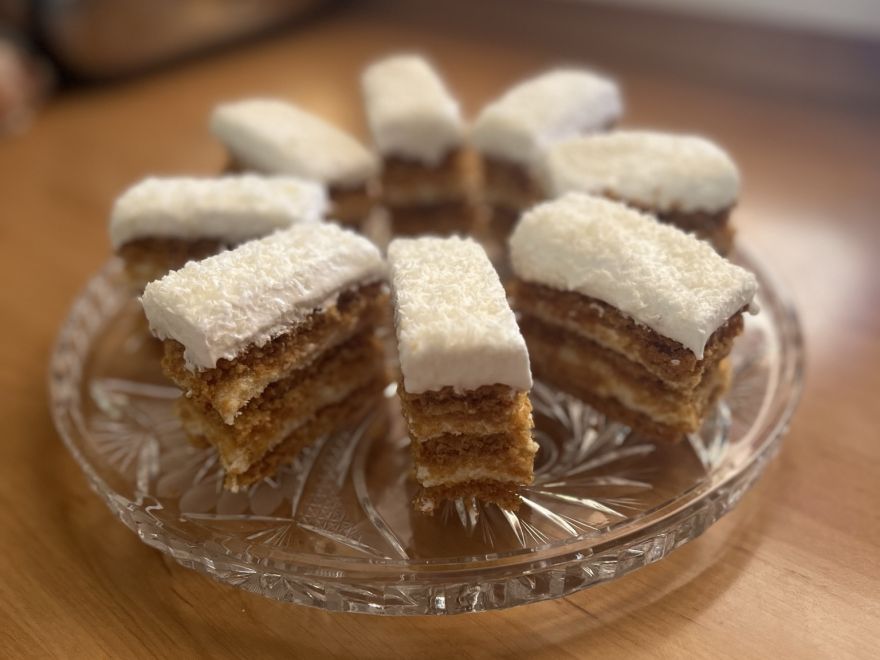 Gluténmentes tejszínes-kókuszos szelet