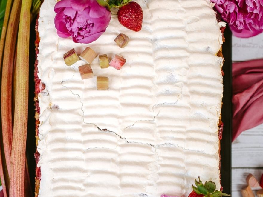 Gluten-free rhubarb-strawberry cake