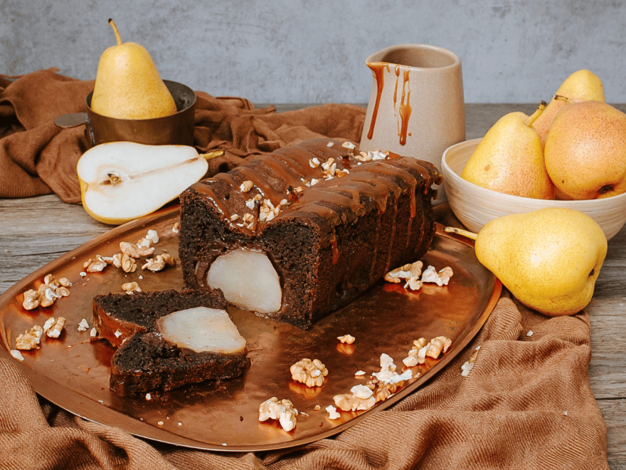 Gluten-free gingerbread with pears topped with caramel