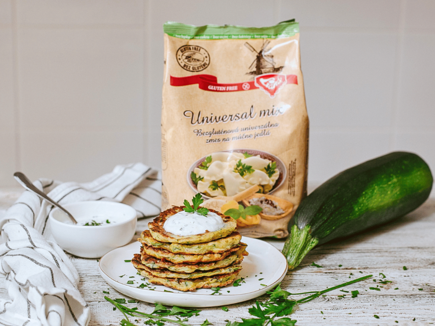 Bezlepkové cuketové placky s jogurtovo-bylinkovým dipom